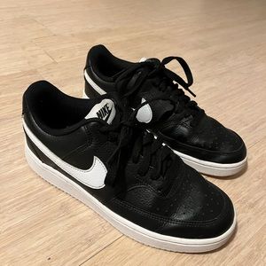 Nike Women’s Low Court Vision Size 7 Black White